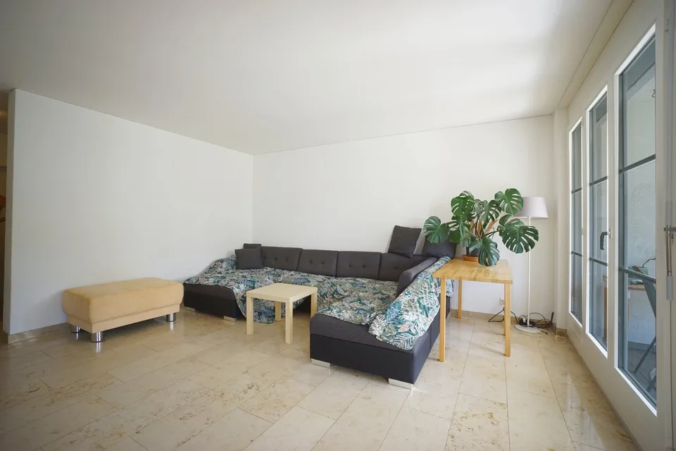 Well-maintained 2.5 room garden apartment in an attractive and sunny location with a large garden