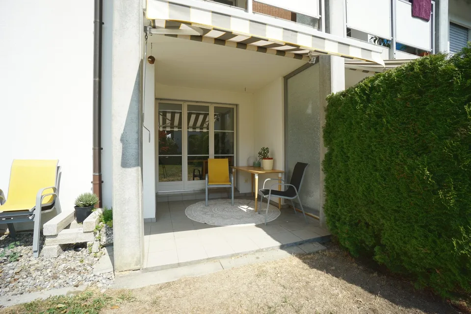 Well-maintained 2.5 room garden apartment in an attractive and sunny location with a large garden