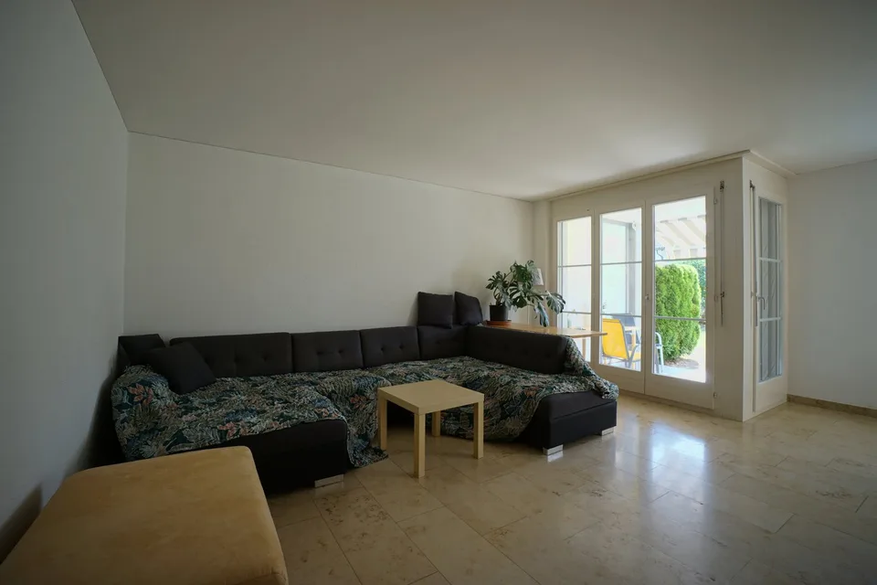 Well-maintained 2.5 room garden apartment in an attractive and sunny location with a large garden