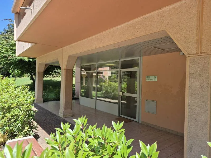 Arcata commerciale affittata (Ginevra, Eaux-Vives)