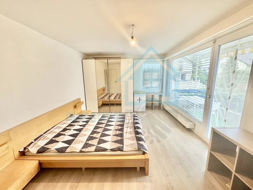 Modern furnished shared room with balcony in central location