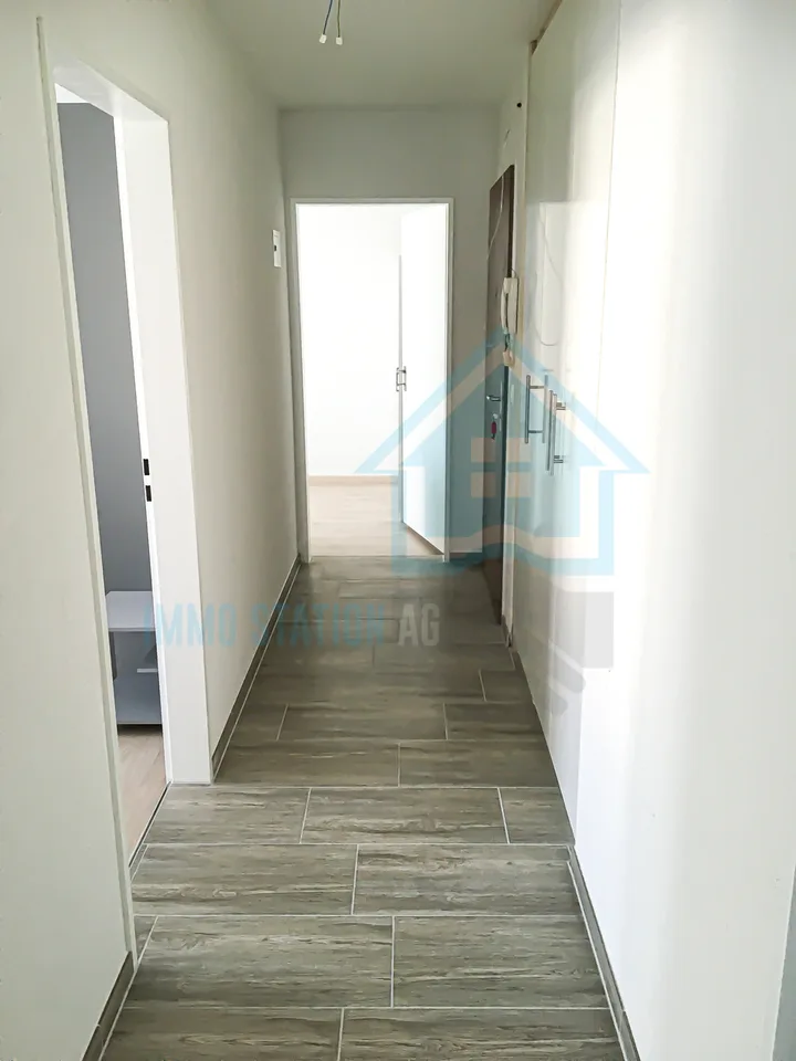 Modern furnished shared room with balcony in central location