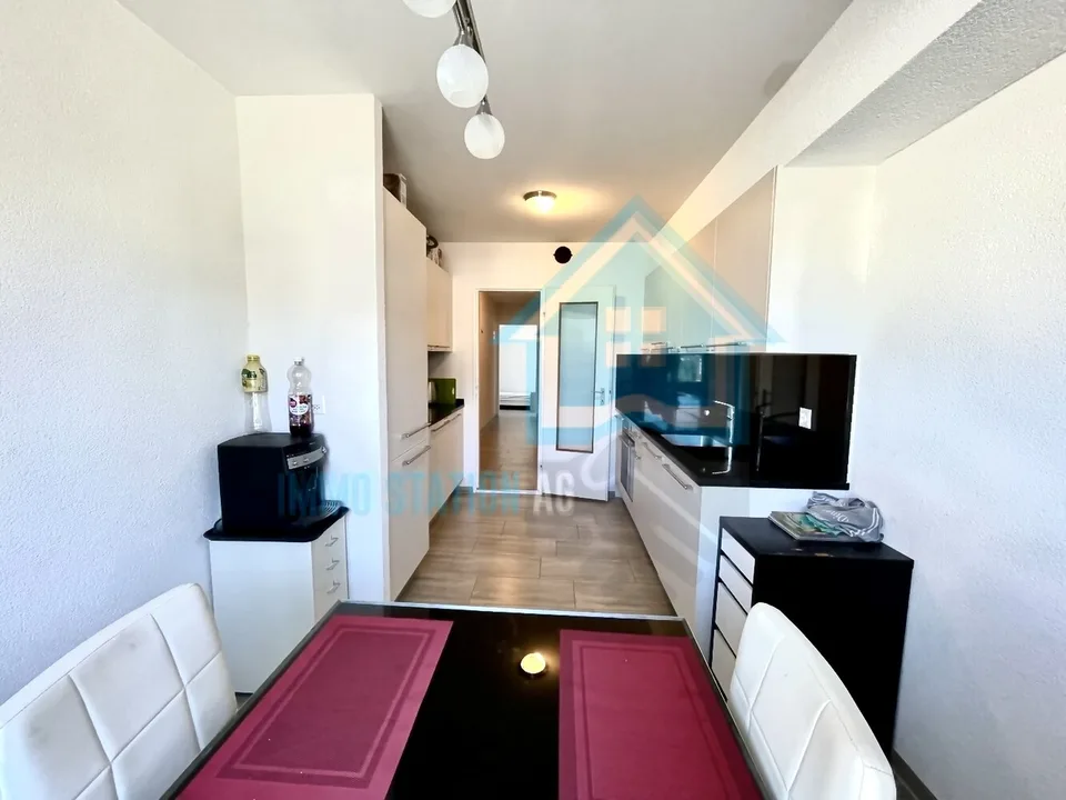 Modern furnished shared room with balcony in central location