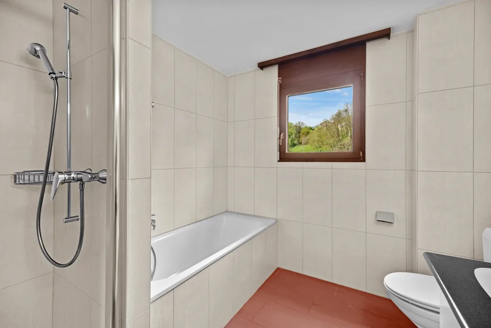 5.5-Zimmer Duplexwohnung mit Galerie  Garage, zwei Parkplätze, Keller