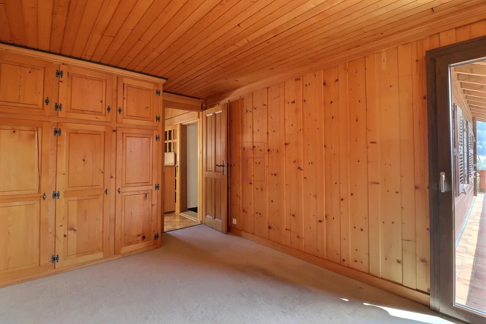 Zu vermieten Chalet mit 5.5 Zimmern / Wohngemeinschaft für 1 Jahr willkommen