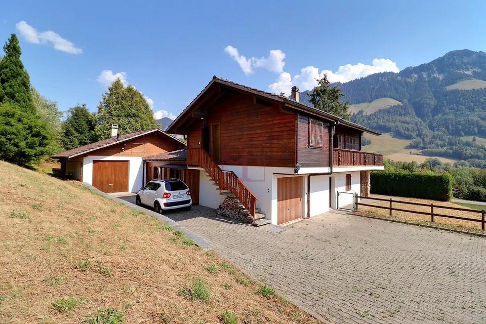 Zu vermieten Chalet mit 5.5 Zimmern / Wohngemeinschaft für 1 Jahr willkommen