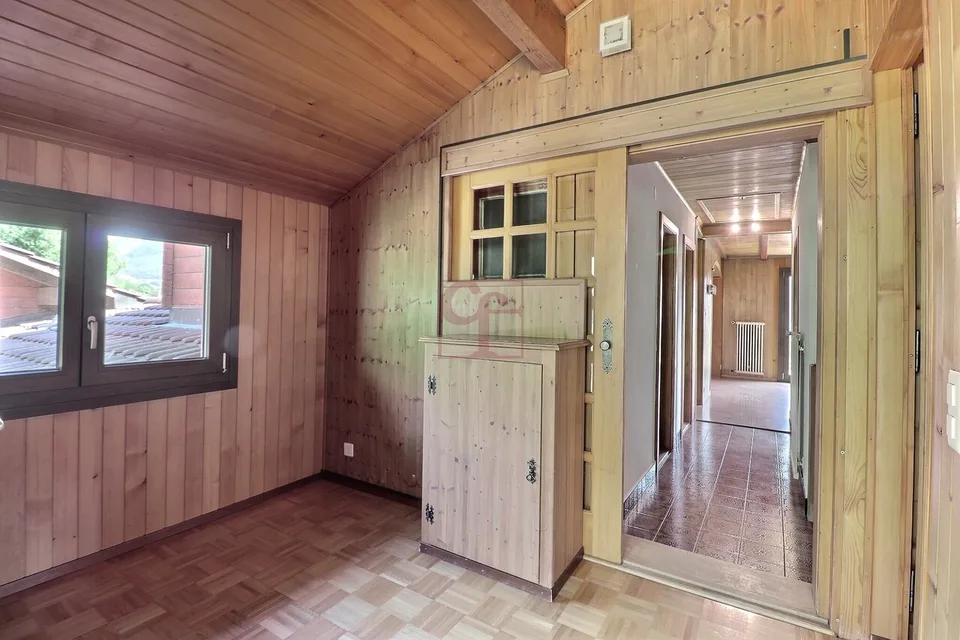 Zu vermieten Chalet mit 5.5 Zimmern / Wohngemeinschaft für 1 Jahr willkommen