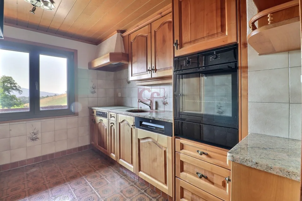 Zu vermieten Chalet mit 5.5 Zimmern / Wohngemeinschaft für 1 Jahr willkommen