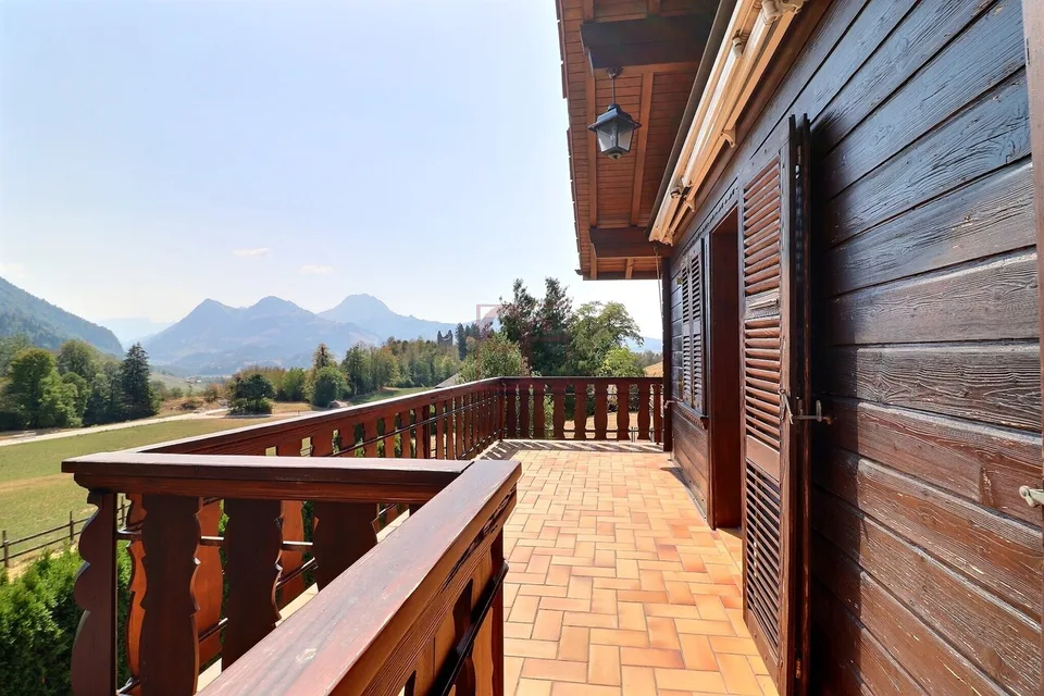 Zu vermieten Chalet mit 5.5 Zimmern / Wohngemeinschaft für 1 Jahr willkommen