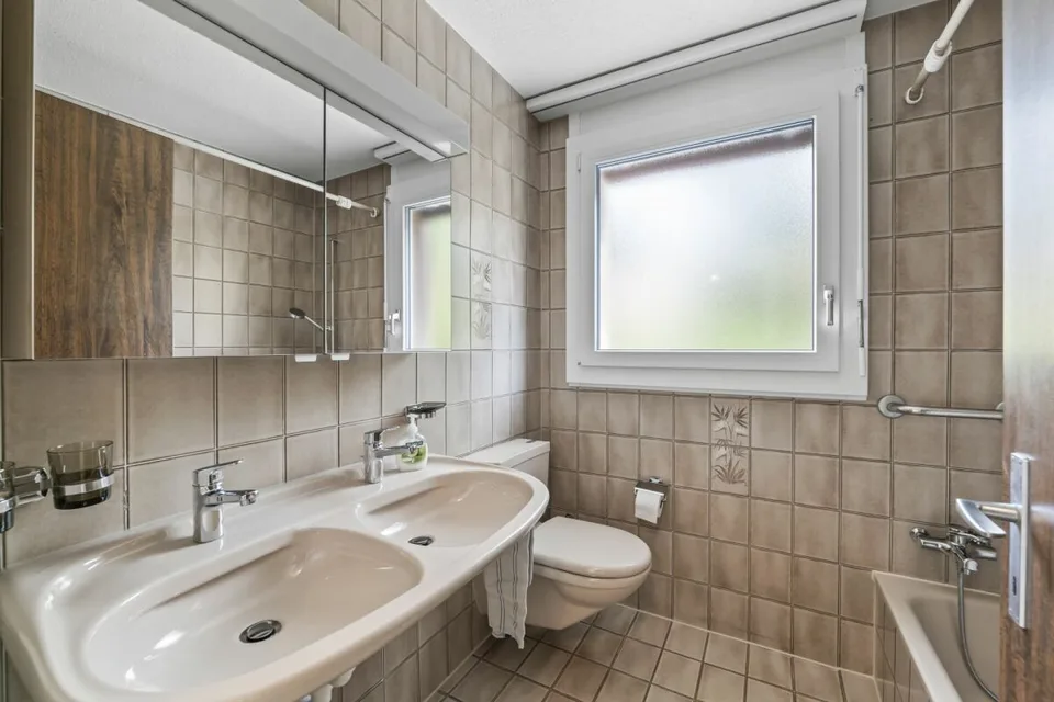 Appartement lumineux 3.5 pièces avec balcon, jardin d'hiver avec vue sur la verdure, parking EH
