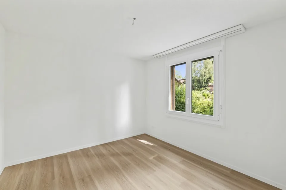 Appartement lumineux 3.5 pièces avec balcon, jardin d'hiver avec vue sur la verdure, parking EH
