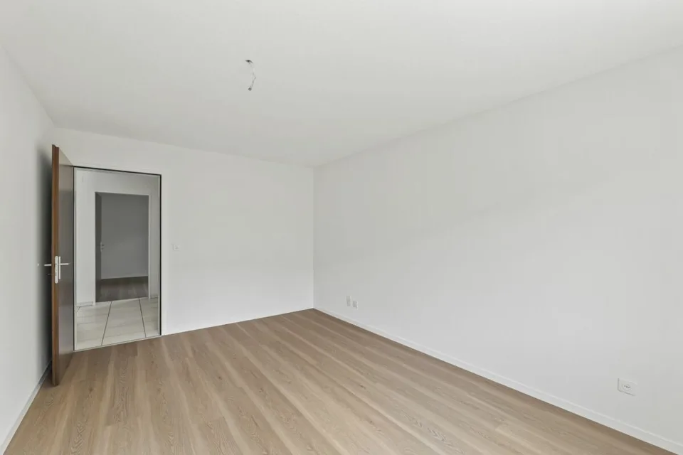 Appartement lumineux 3.5 pièces avec balcon, jardin d'hiver avec vue sur la verdure, parking EH