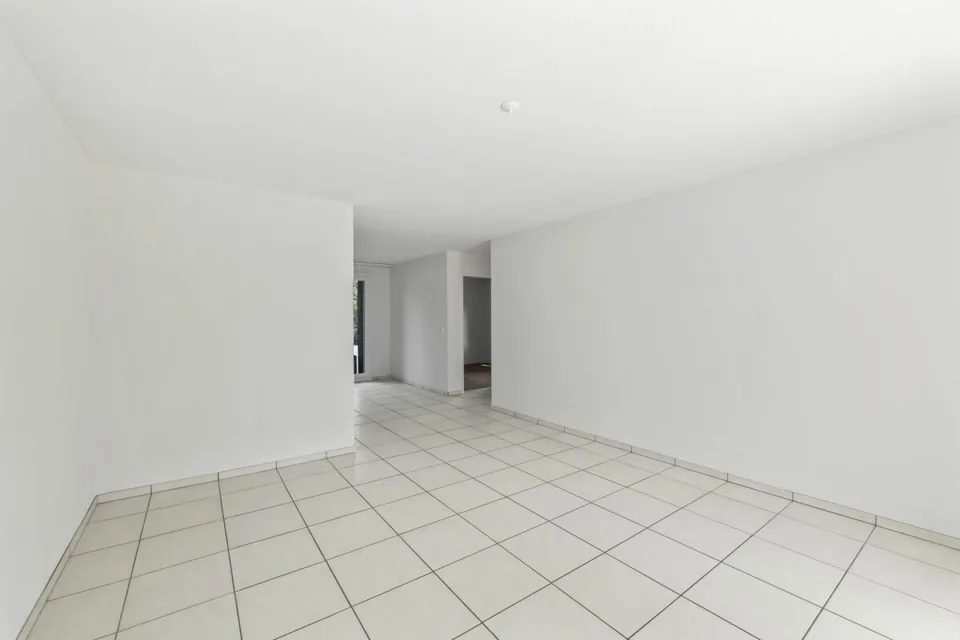 Appartement lumineux 3.5 pièces avec balcon, jardin d'hiver avec vue sur la verdure, parking EH
