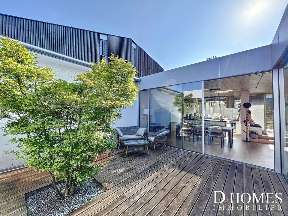 EN EXCLUSIVITÉ I Villa contemporaine en duplex avec vue sur le lac