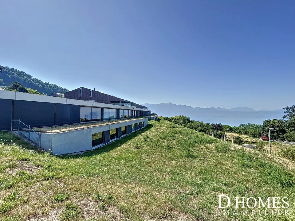 EN EXCLUSIVITÉ I Villa contemporaine en duplex avec vue sur le lac