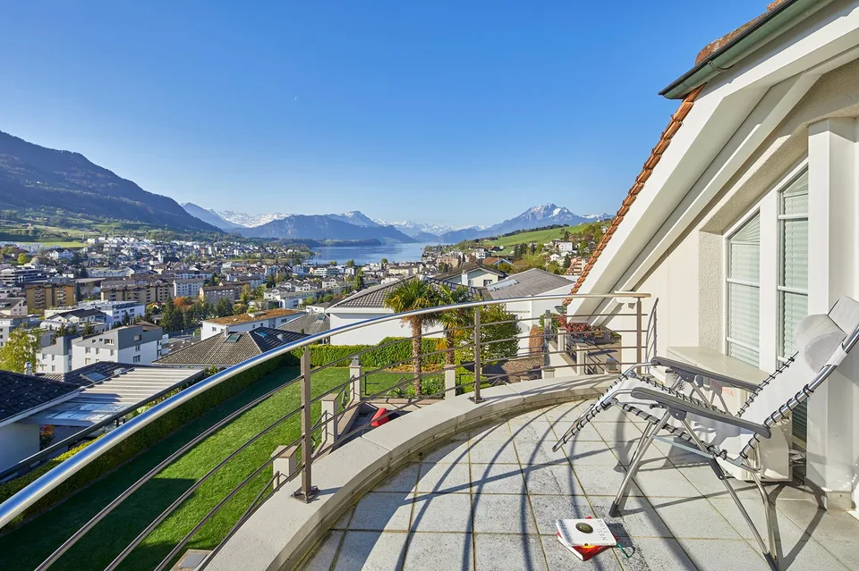 Viel Platz für die ganze Familie mit Sicht auf See und Berge