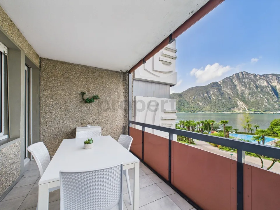 Two-and-a-half-room apartment with lake view and condominium pool - ideal as primary residence, secondary residence or investment for short-term rentals!