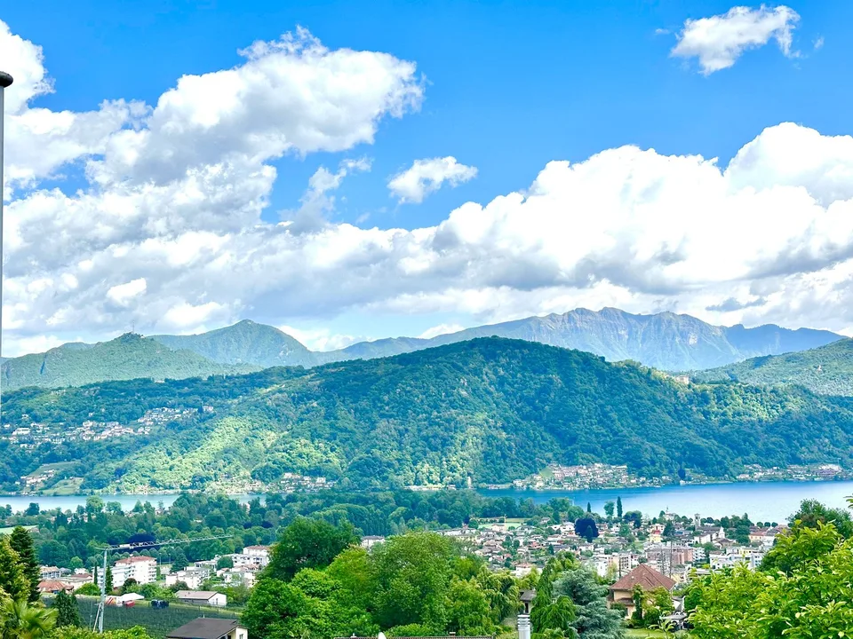 Traumhafte Villa in Pura mit herrlichem Seeblick und privatem Pool - Splendida villa a Pura con magnifica vista lago e piscina privata