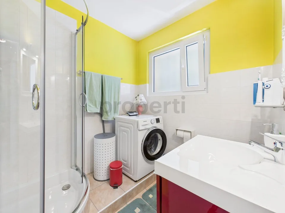 Traumhafte Villa in Pura mit herrlichem Seeblick und privatem Pool - Splendida villa a Pura con magnifica vista lago e piscina privata