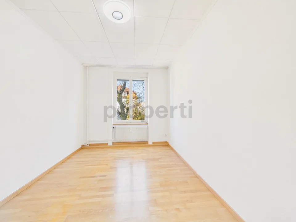 Appartement de 4,5 pièces situé au centre avec une terrasse de 200 m2 et un jardin d'hiver de 18 m2 à St. Gallen