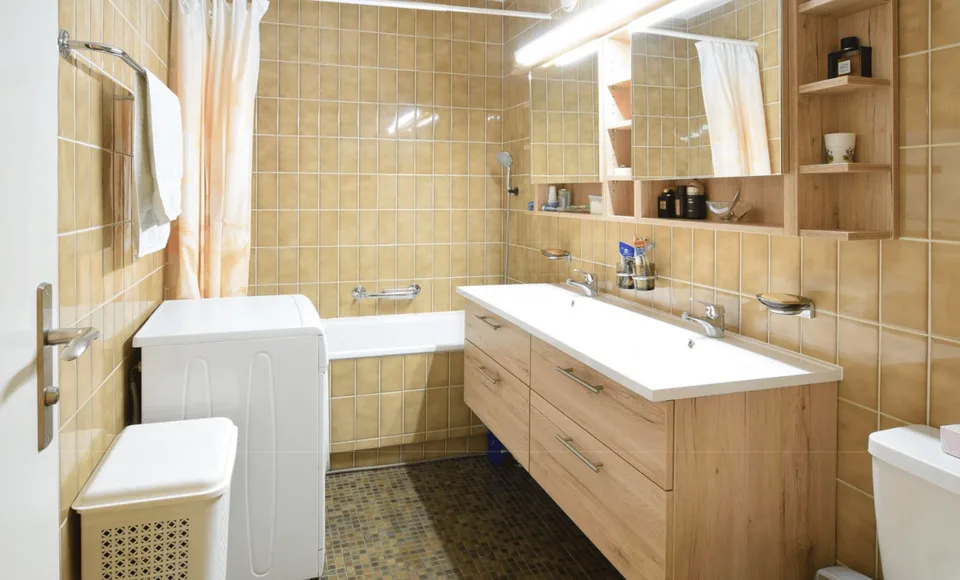 Habitation familiale : Appartement de 5,5 pièces rénové dans un excellent emplacement à Zollikerberg.
