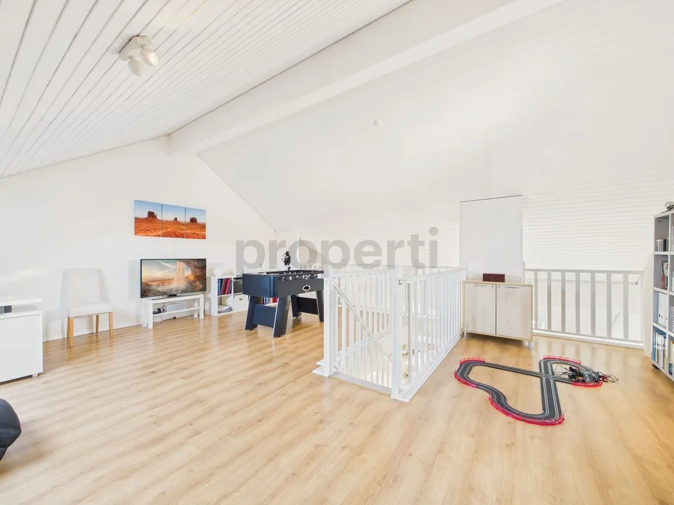 Elegant 4.5-room apartment with sunny balcony in Treycovagnes