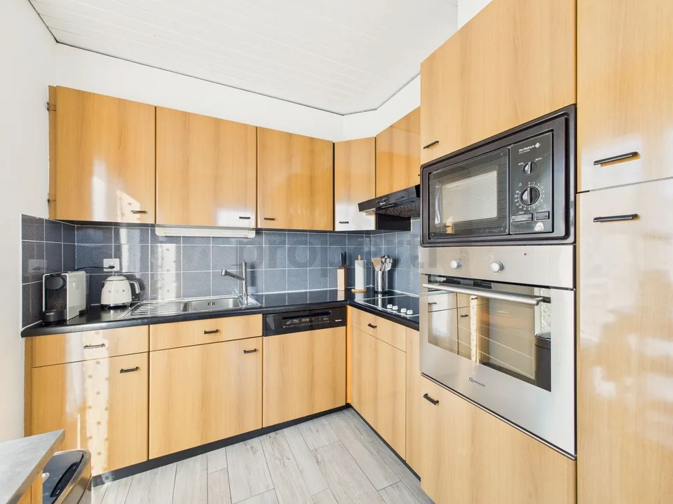 Elegant 4.5-room apartment with sunny balcony in Treycovagnes