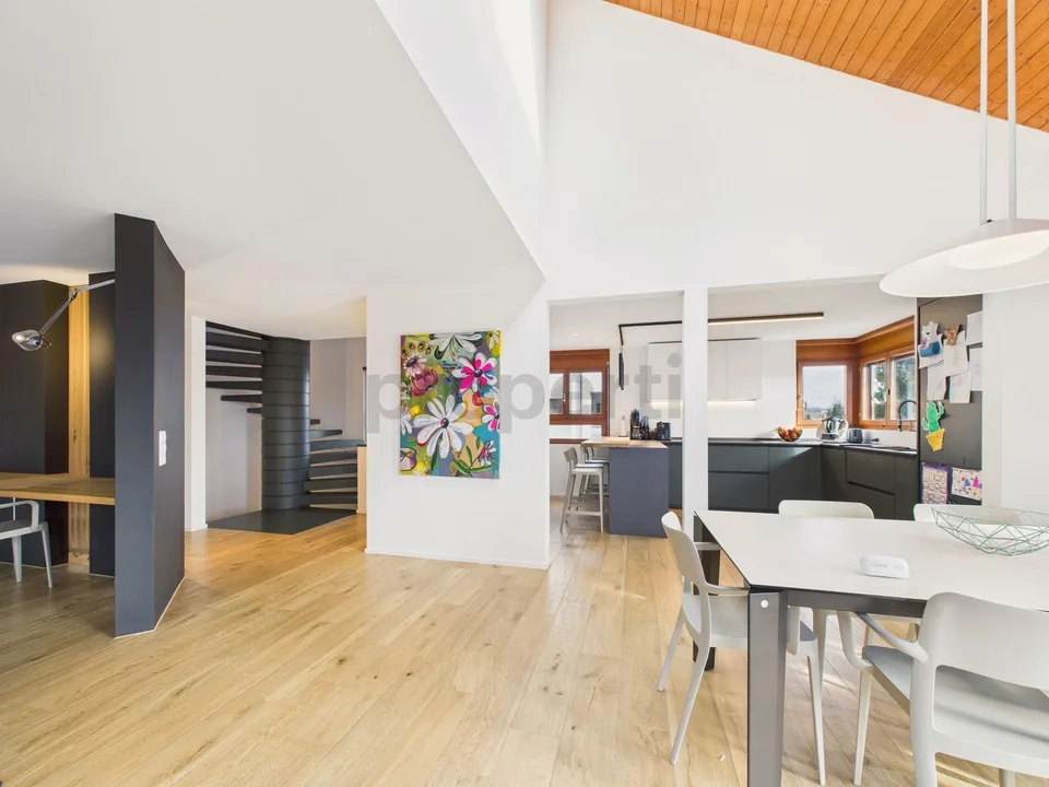 Modernes 9-Zimmer Einfamilienhaus mit Garten in Hombrechtikon