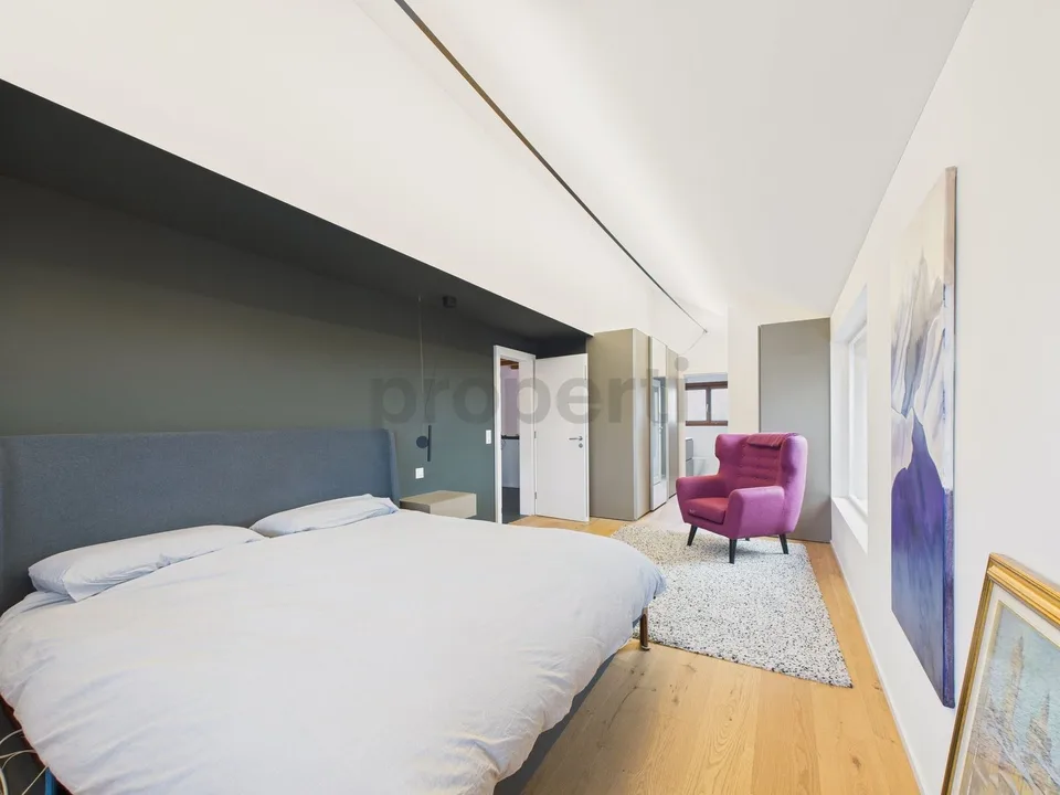 Modernes 9-Zimmer Einfamilienhaus mit Garten in Hombrechtikon