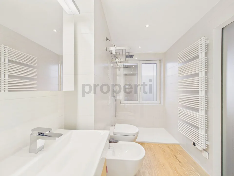 Appartement attique exclusif de 6,5 pièces avec balcon ensoleillé à Bâle