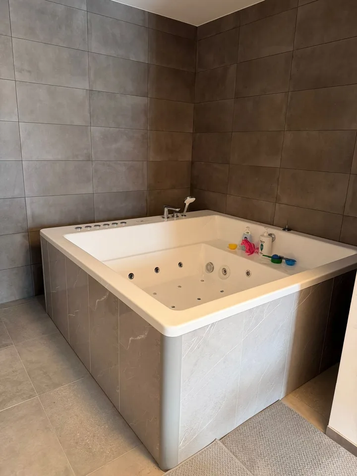 Modern 5.5 rooms - elegant Minergie semi-detached house in the heart of Lens