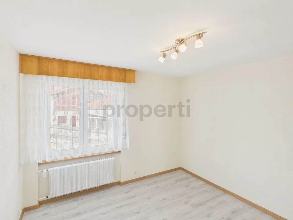 Appartement spacieux 5.5 pièces avec balcon, Unterbäch