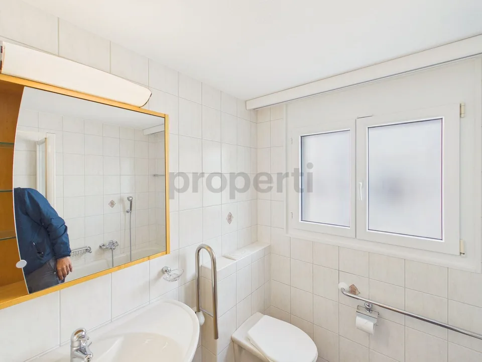 Appartement spacieux 5.5 pièces avec balcon, Unterbäch