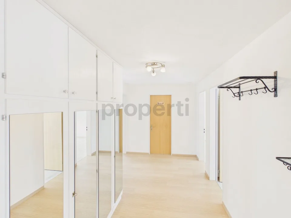 Appartement spacieux 5.5 pièces avec balcon, Unterbäch