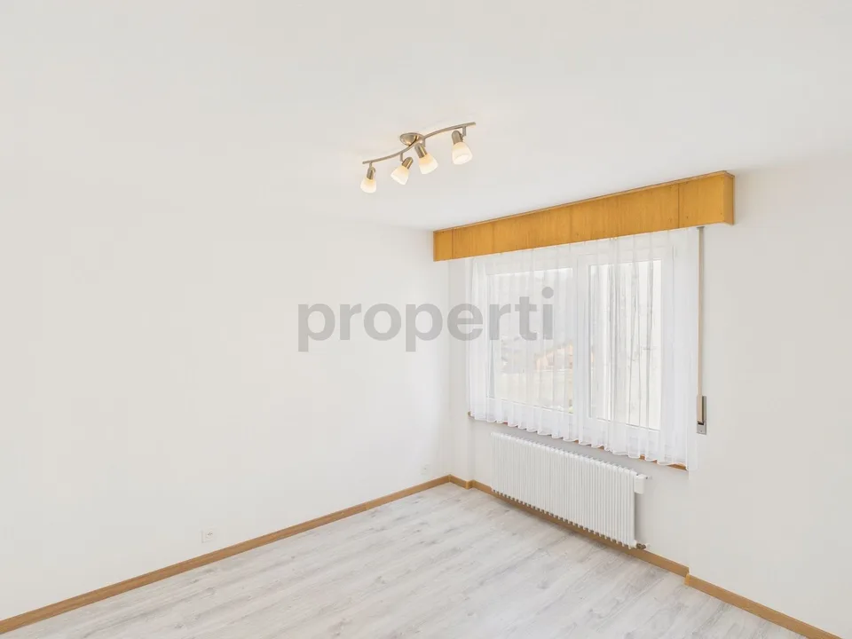 Appartement spacieux 5.5 pièces avec balcon, Unterbäch