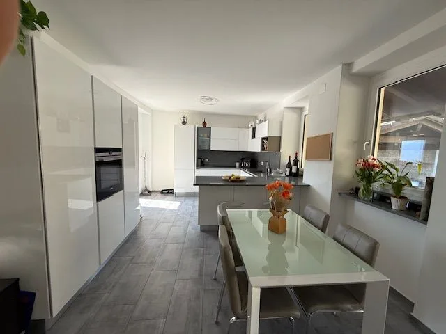 Semi-detached house with two apartments and separate entrance