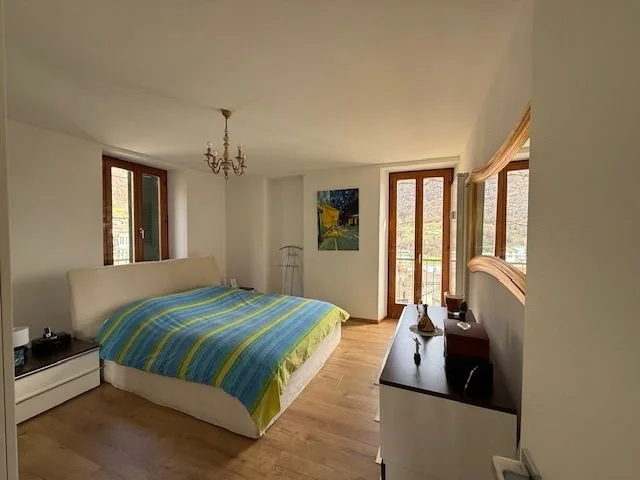 Semi-detached house with two apartments and separate entrance