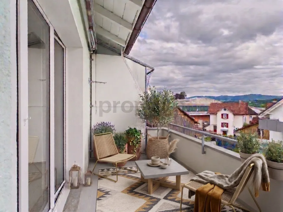 Bright 3.5-room attic apartment in Stachen - freshly renovated, with balcony & parking space (near Lake Constance)