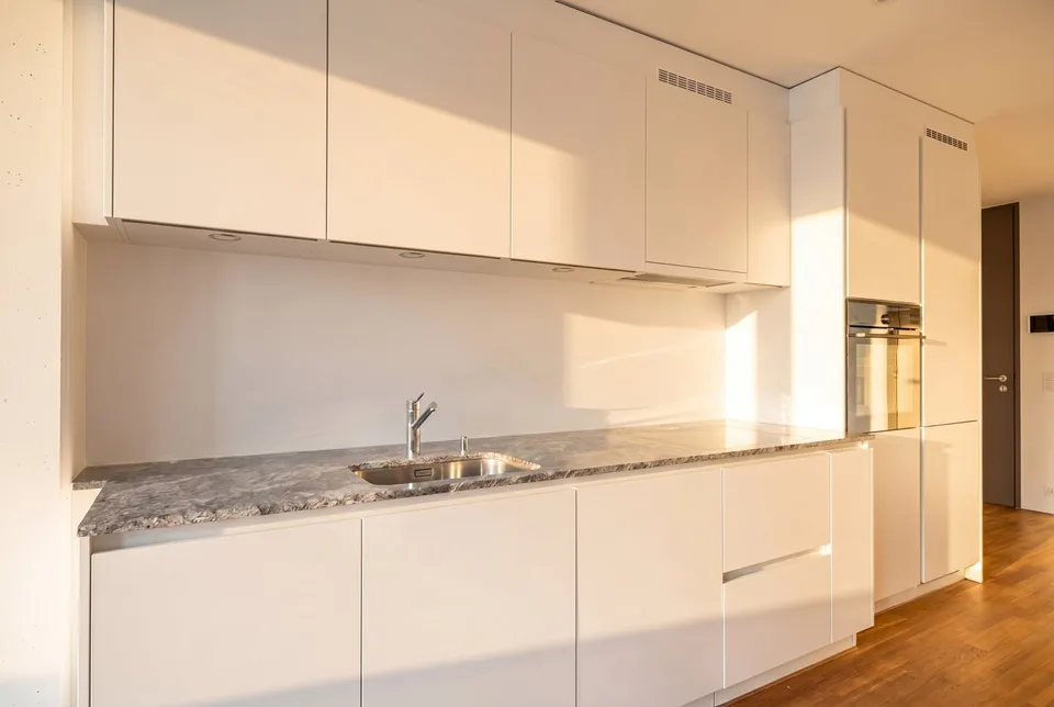Appartement moderne 2.5 pièces avec balcon ensoleillé, Zurich