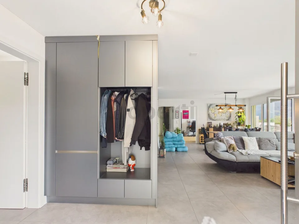 Balcon ensoleillé, deux salles de bains modernes et confort sans barrieres avec ascenseur