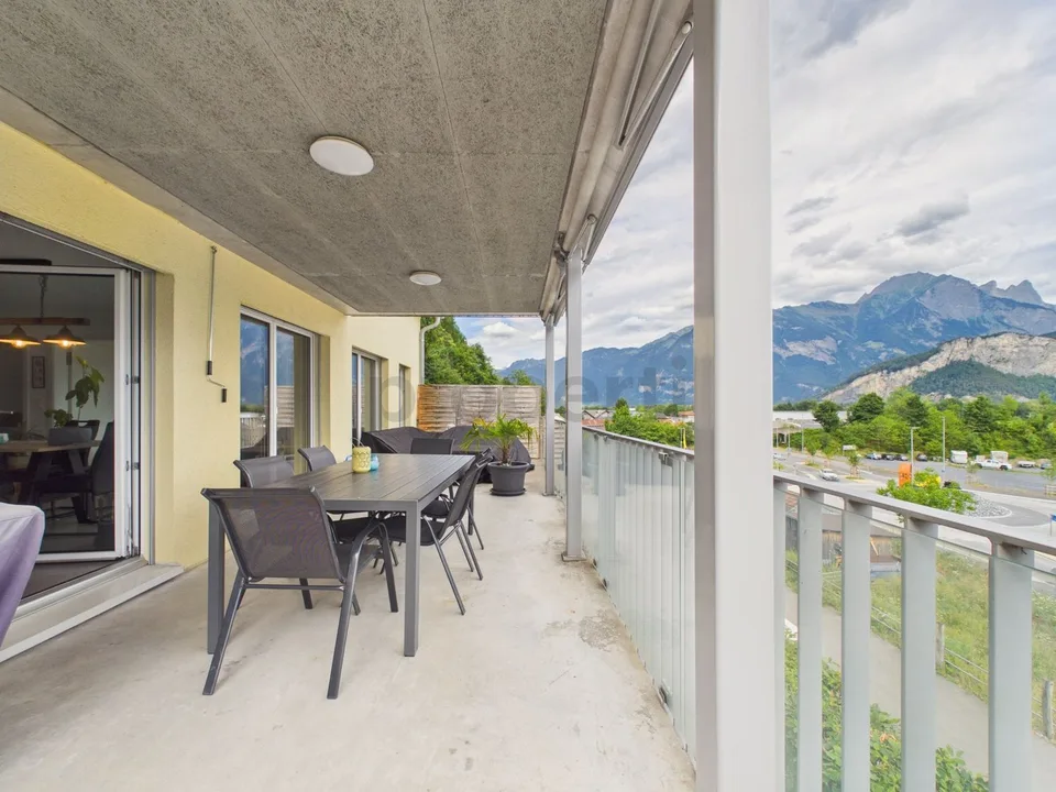 Balcon ensoleillé, deux salles de bains modernes et confort sans barrieres avec ascenseur