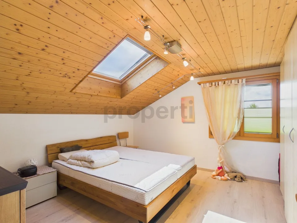 Balcon avec vue sur le Sempachersee, fraîchement rénové et tour de lavage privée