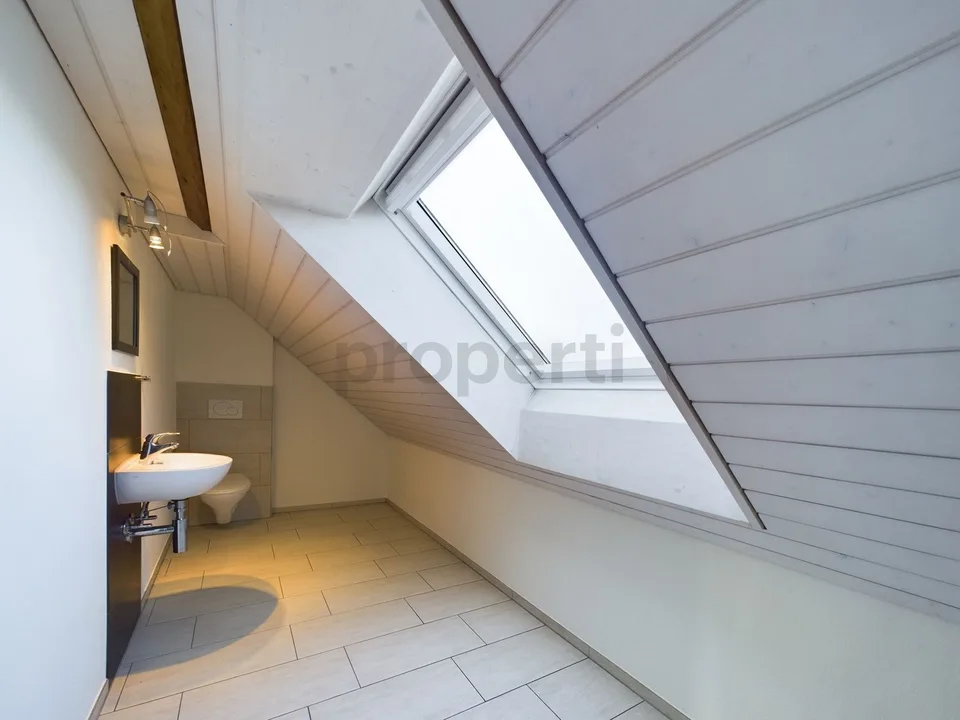 Caractère rural, disposition spacieuse et balcon convivial