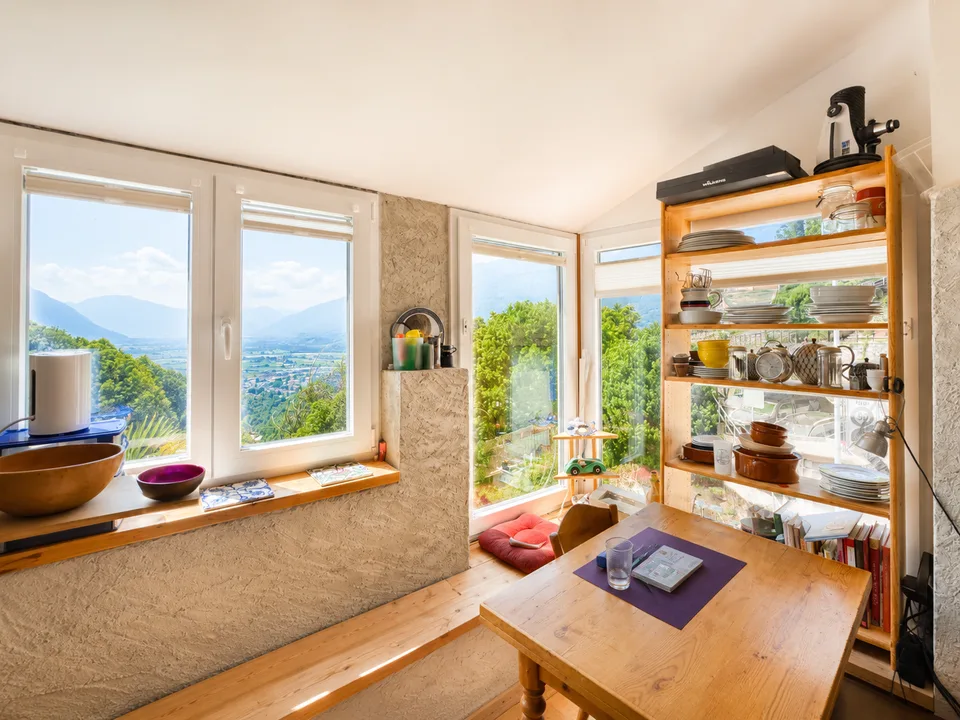Panoramablick auf den Lago Maggiore, kürzliche Renovierung und privater Parkplatz im historischen Kern