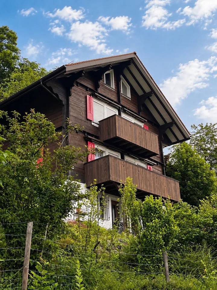 Charmantes Haus im Chalet-Stil, von Natur umgeben und mit schöner Aussicht