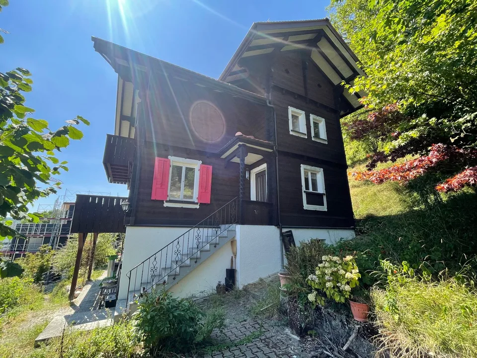 Charmantes Haus im Chalet-Stil, von Natur umgeben und mit schöner Aussicht