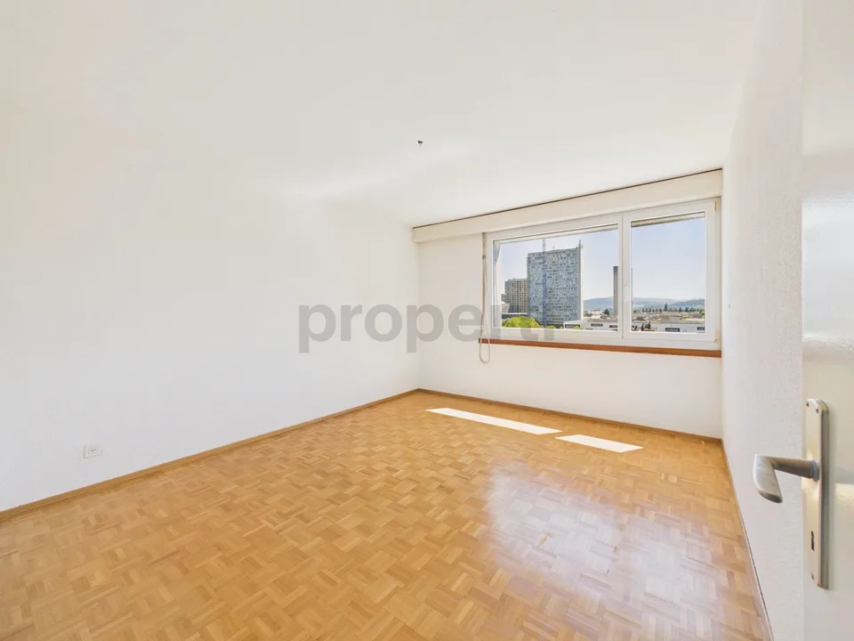 Appartement de 3,5 pièces rénové avec balcon, Spreitenbach