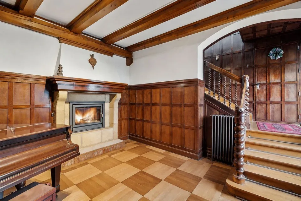 A house with generous volumes, ready to write a new story