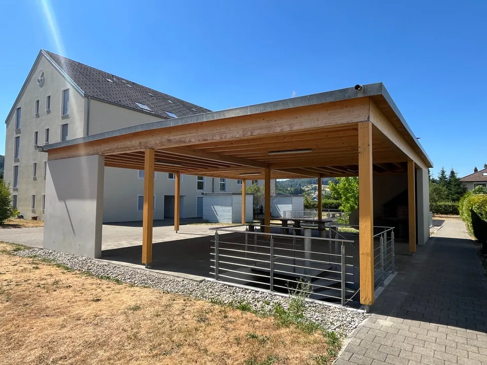 Appartement-maisonnette de 4,5 pièces avec beaucoup de charme et un grand balcon.