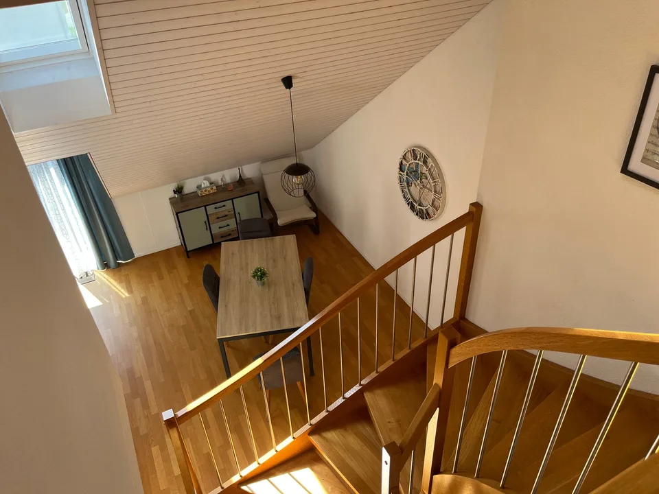 Appartement-maisonnette de 4,5 pièces avec beaucoup de charme et un grand balcon.